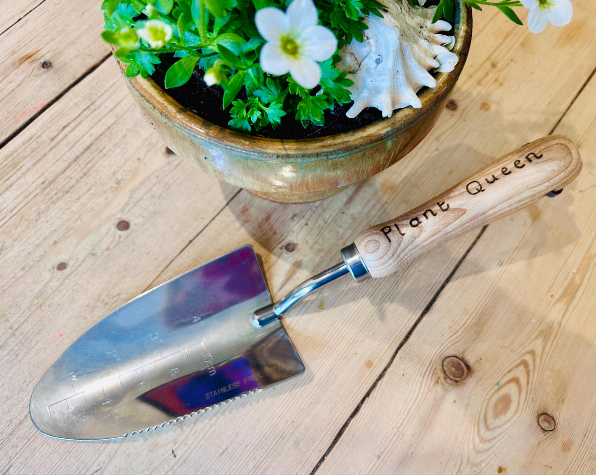 Personalised garden trowel / bulb planter with depth measurements